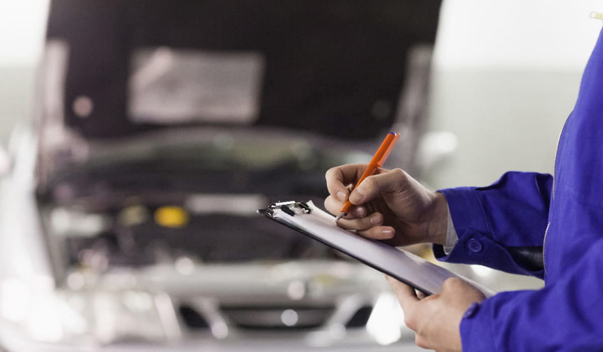 ¿Cómo realizar el primer cambio de aceite a un auto nuevo?